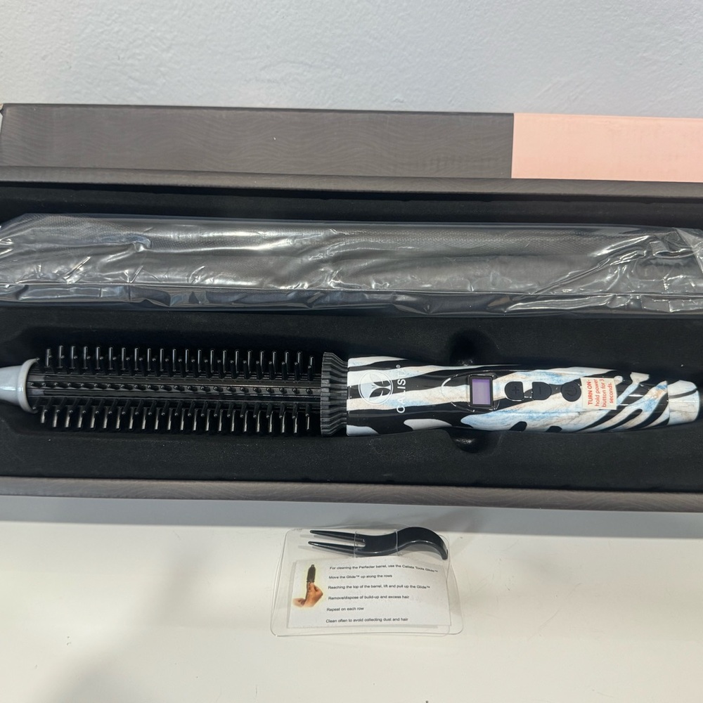 Calista Perfecter Pro Round Heated Brush (Zebra).75”